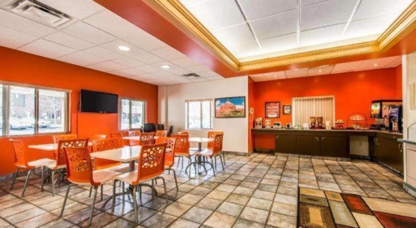 Red Roof Inn Джонстаун Экстерьер фото