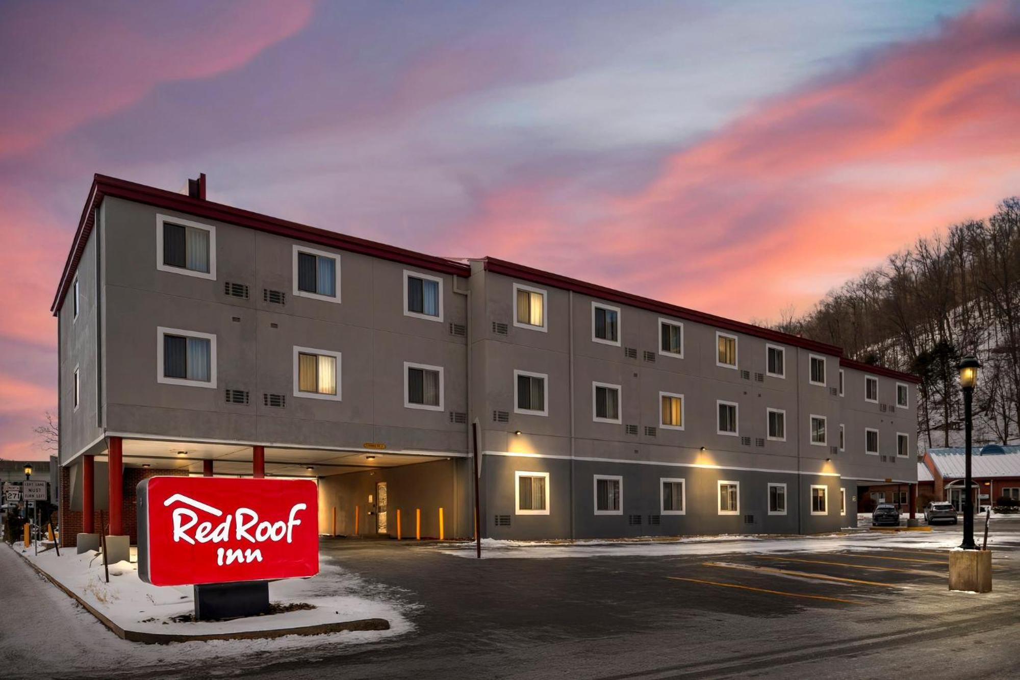 Red Roof Inn Джонстаун Экстерьер фото