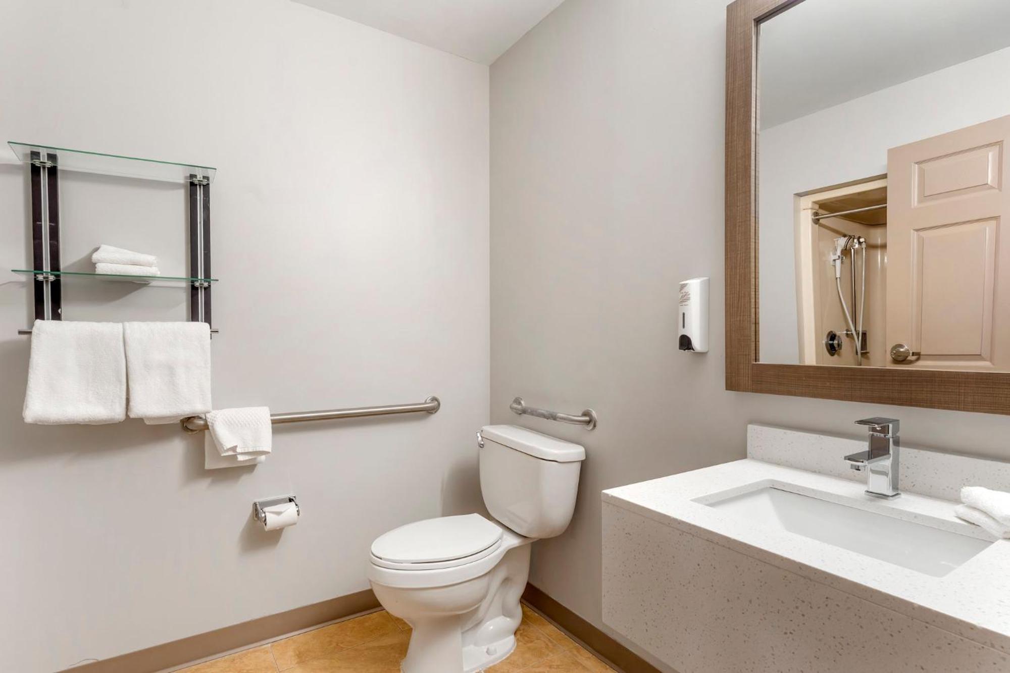 Red Roof Inn Джонстаун Экстерьер фото