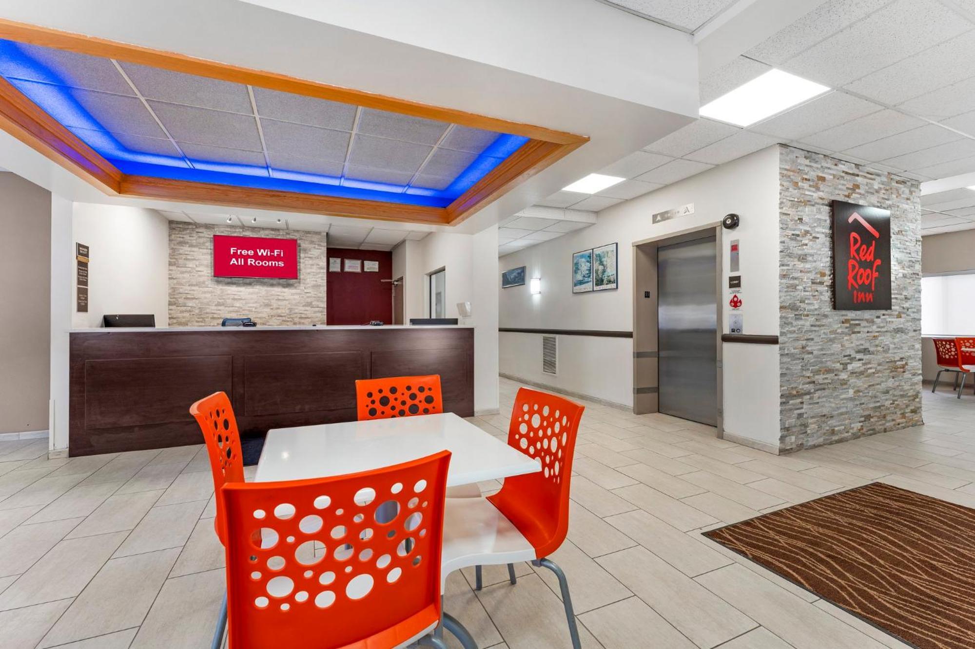 Red Roof Inn Джонстаун Экстерьер фото