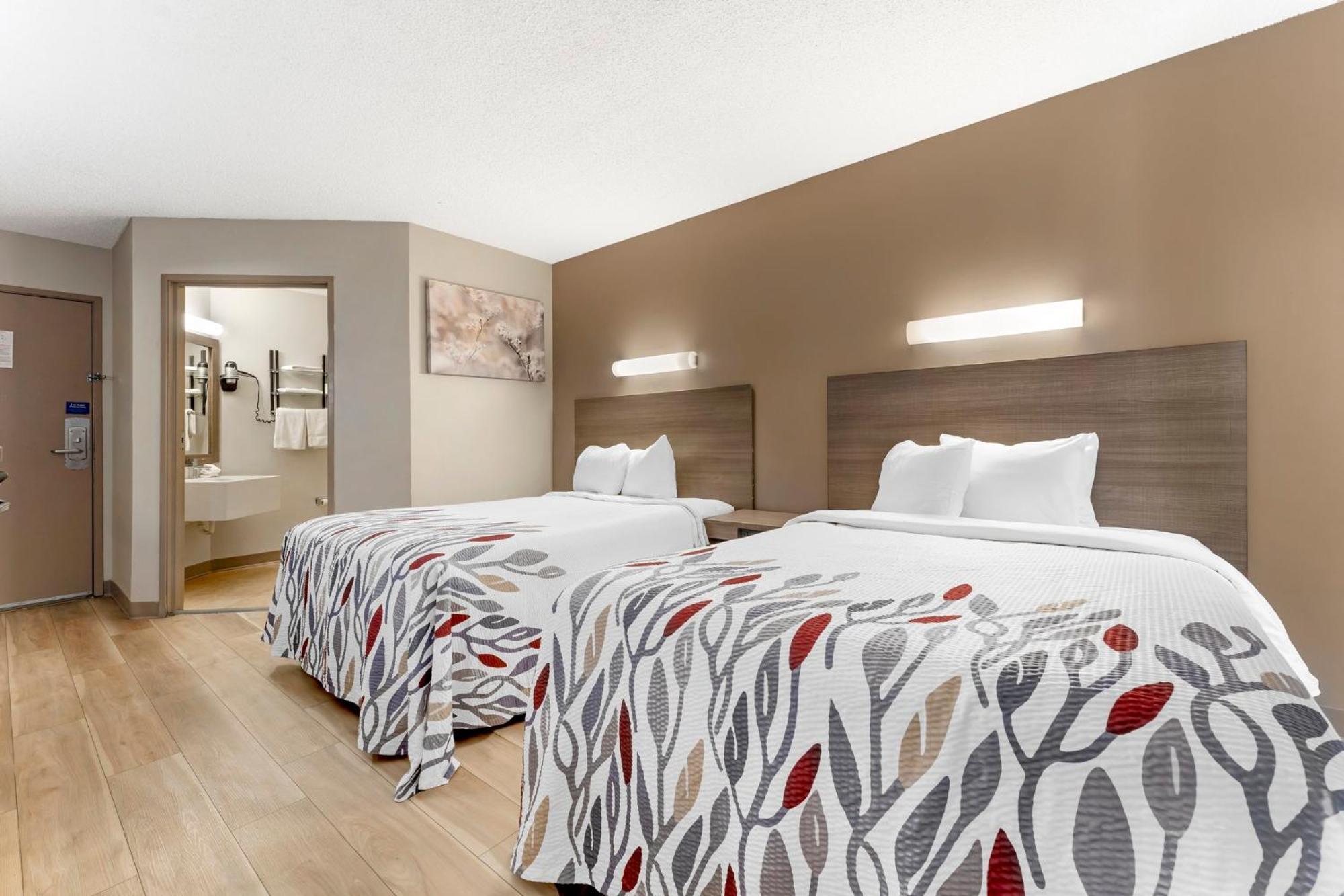 Red Roof Inn Джонстаун Экстерьер фото